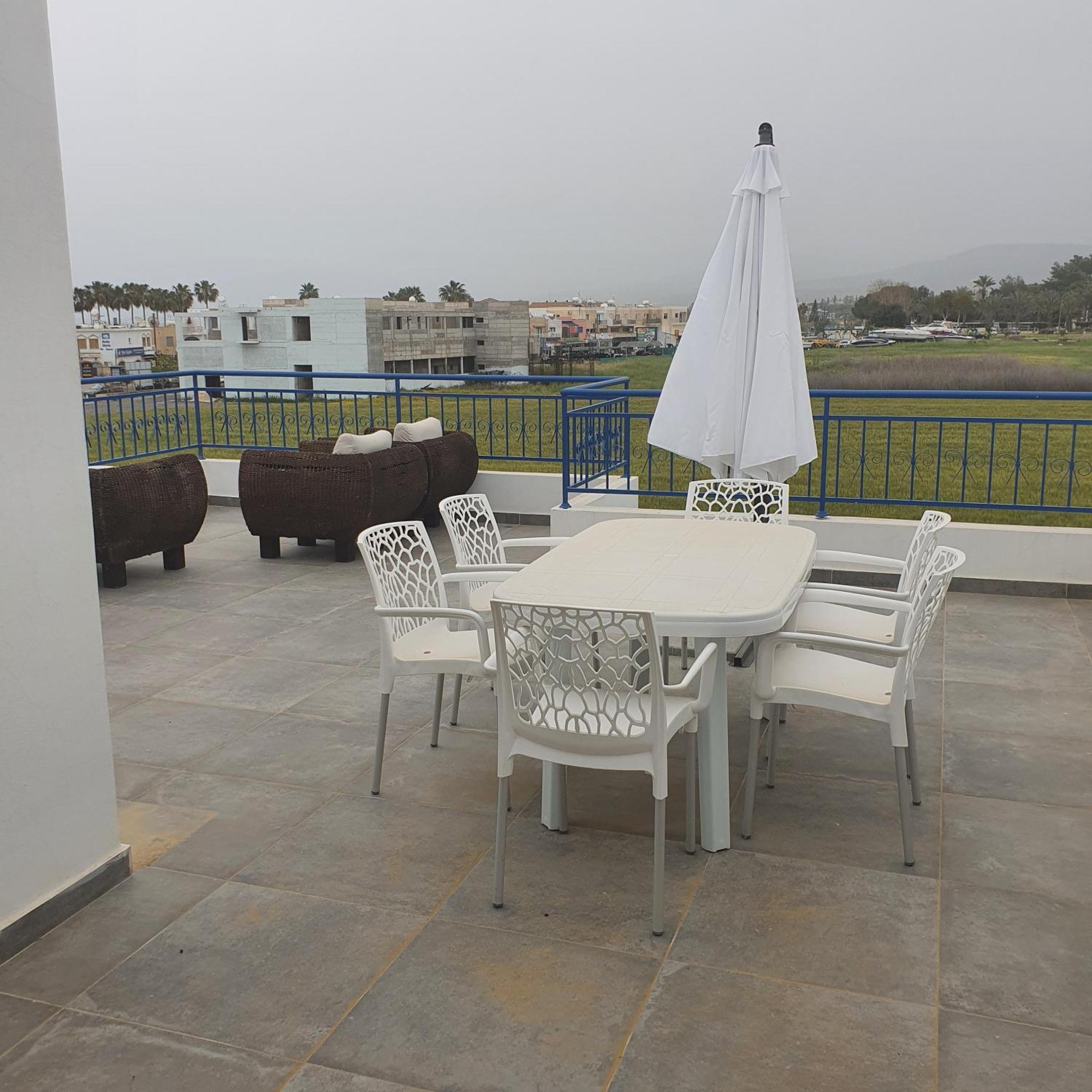 G&E Harbour Apartments Lachi Exterior photo
