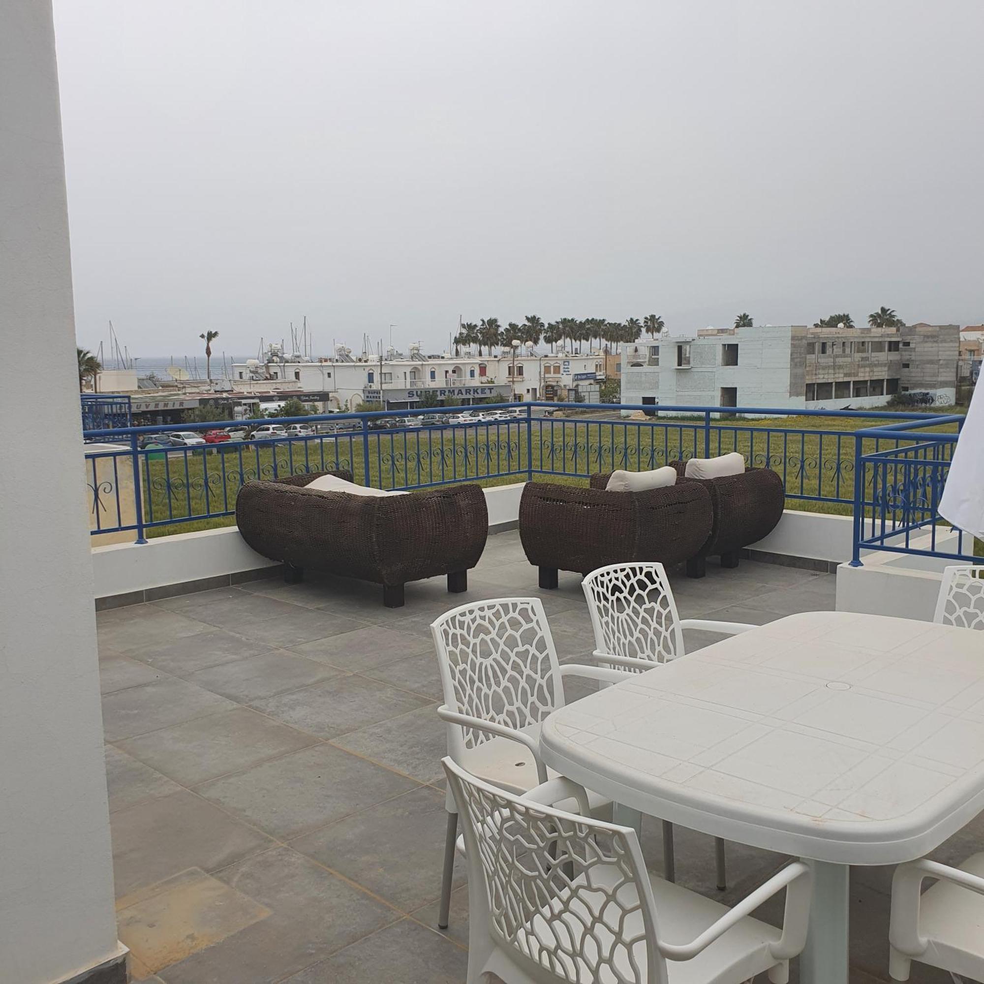G&E Harbour Apartments Lachi Exterior photo