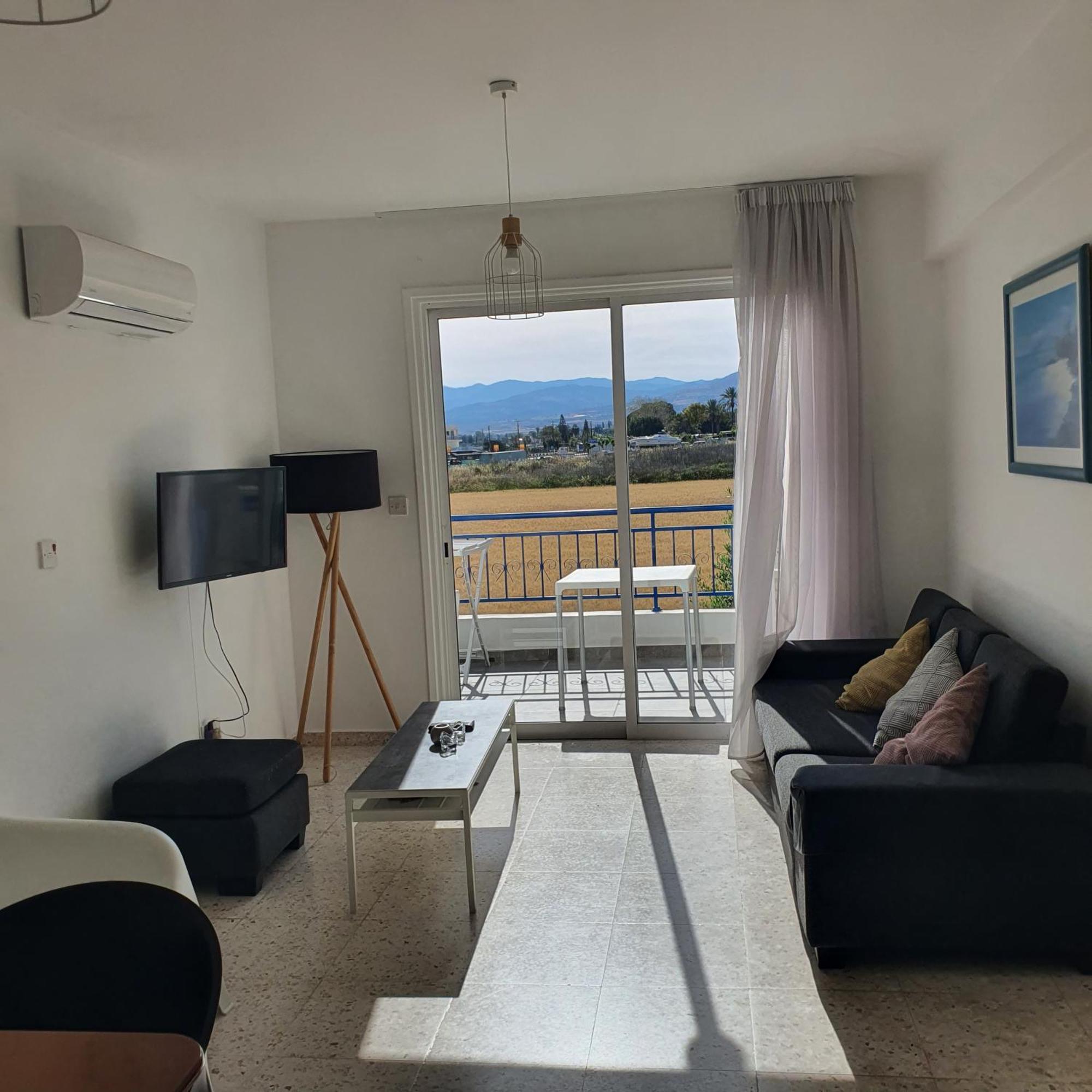 G&E Harbour Apartments Lachi Exterior photo